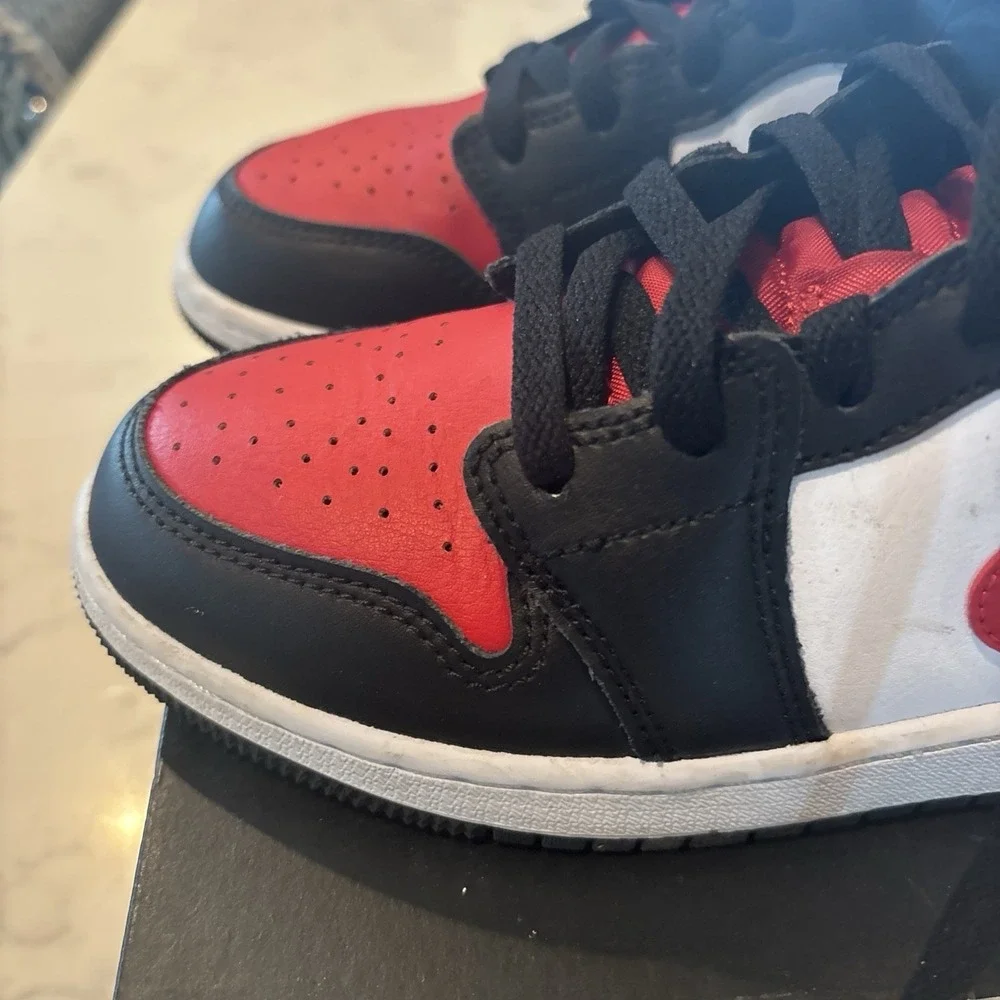 Air Jordan 1 Mid GS Size 4 Youth  Black-Varsity Red-White Basketball School Shoe
